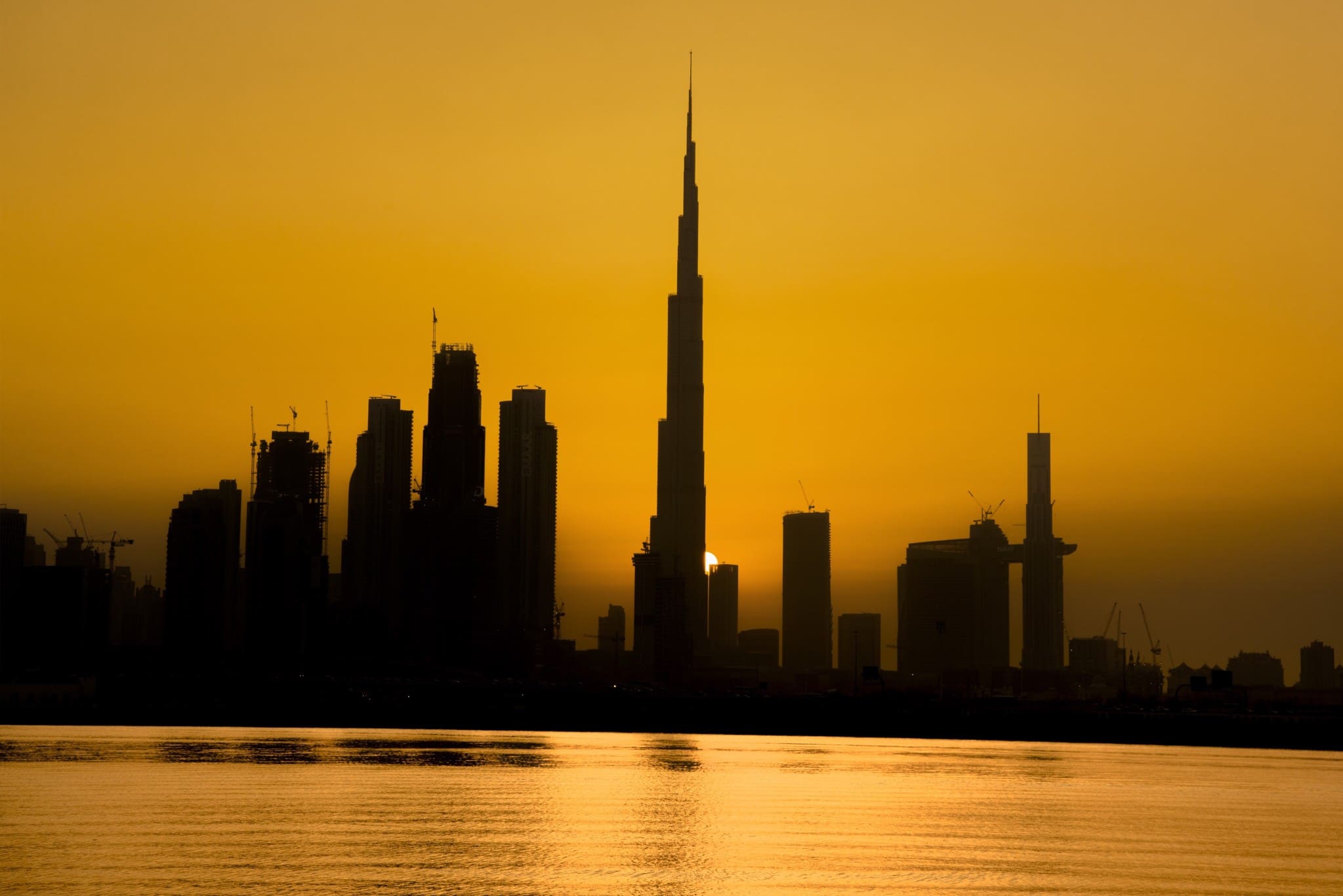 sunset-in-dubai_t20_eo28Zb